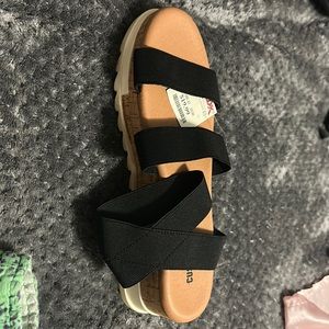 black platform shoes from cushionaire